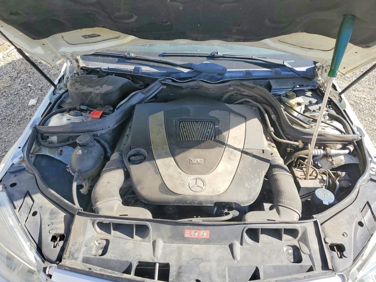2009 Mercedes-benz C 300 Белый vin: WDDGF54X79F241801
