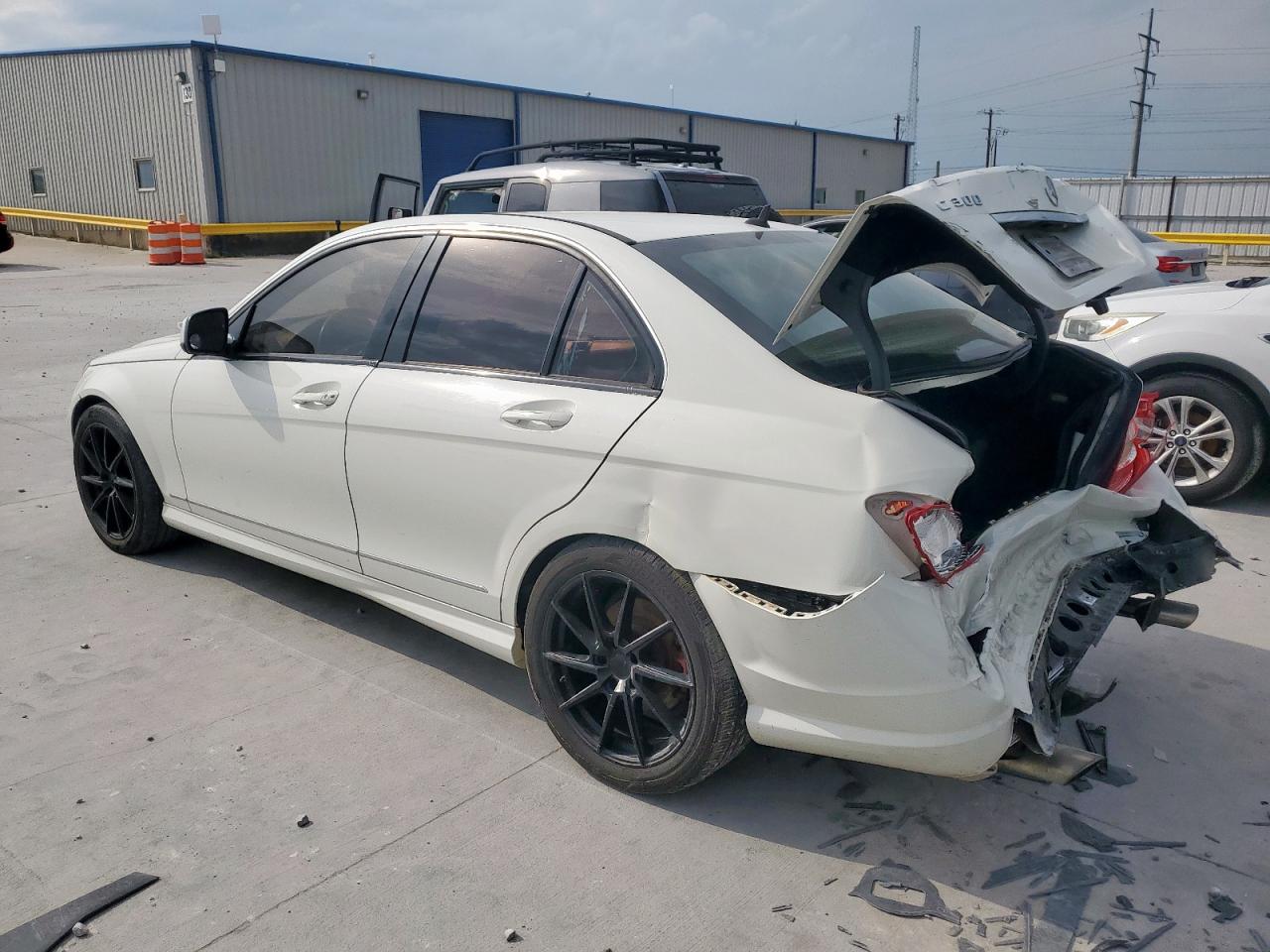 2009 Mercedes-benz C 300 Белый vin: WDDGF54X79R040916