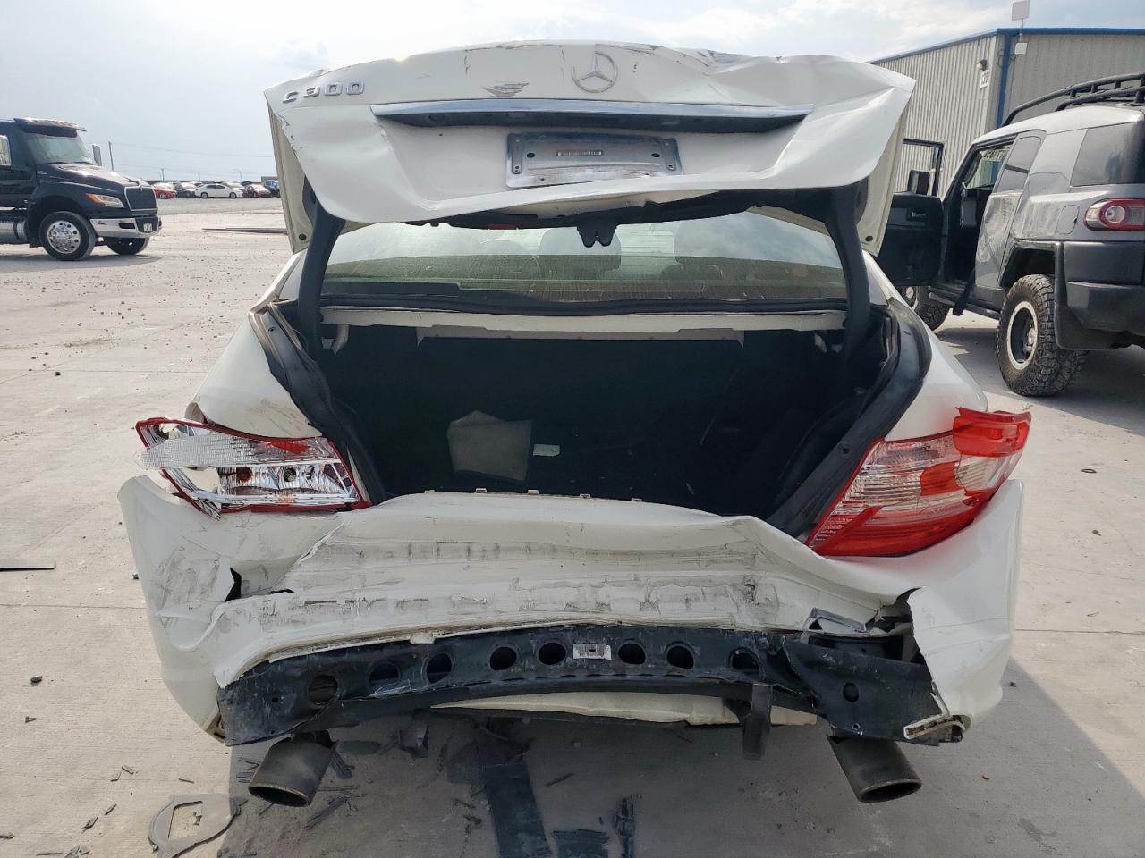2009 Mercedes-benz C 300 Белый vin: WDDGF54X79R040916