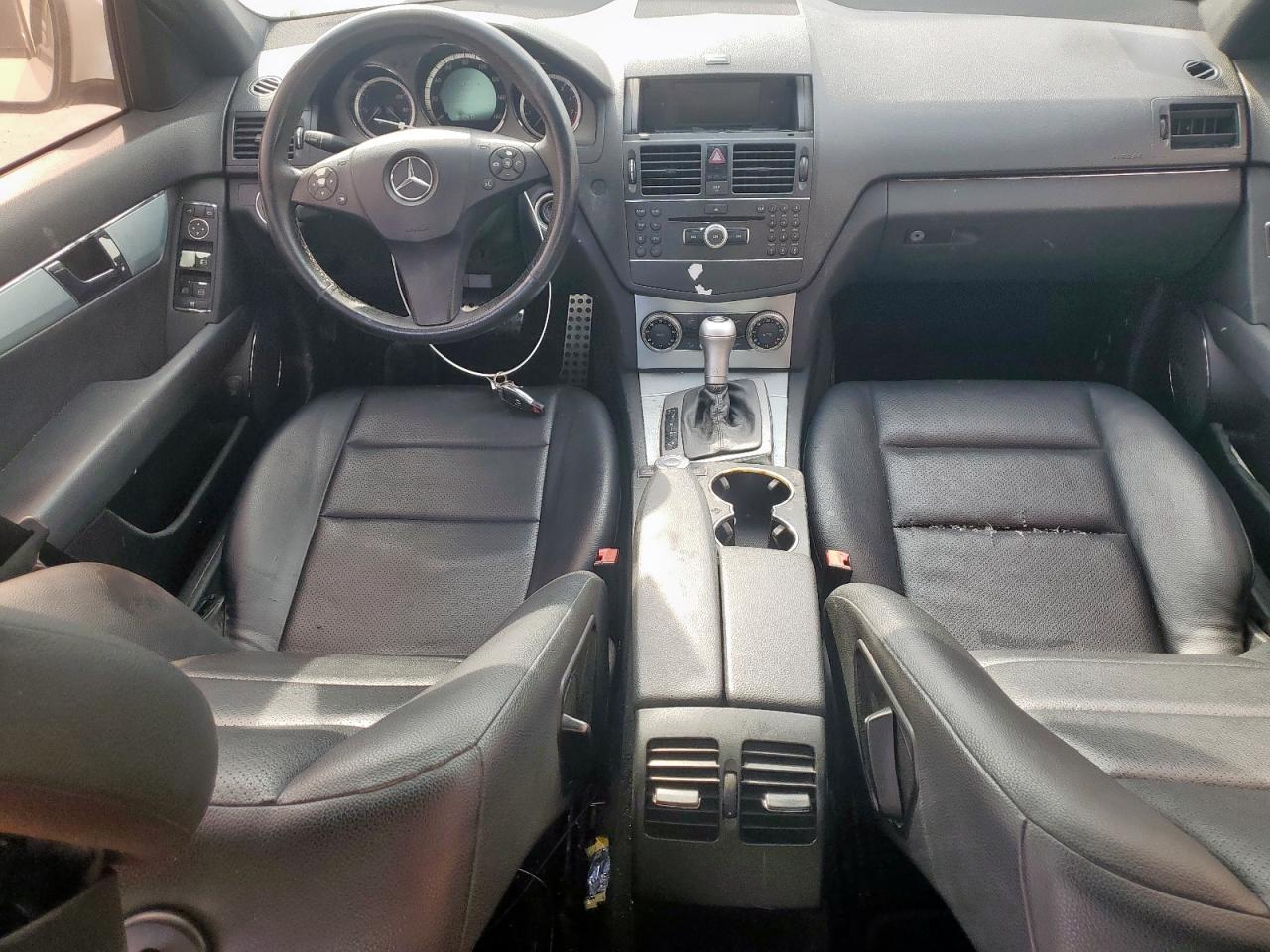2009 Mercedes-benz C 300 Белый vin: WDDGF54X79R040916