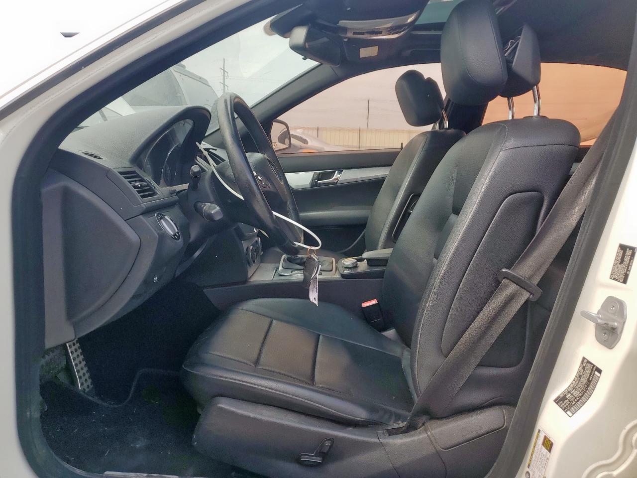 2009 Mercedes-benz C 300 Белый vin: WDDGF54X79R040916