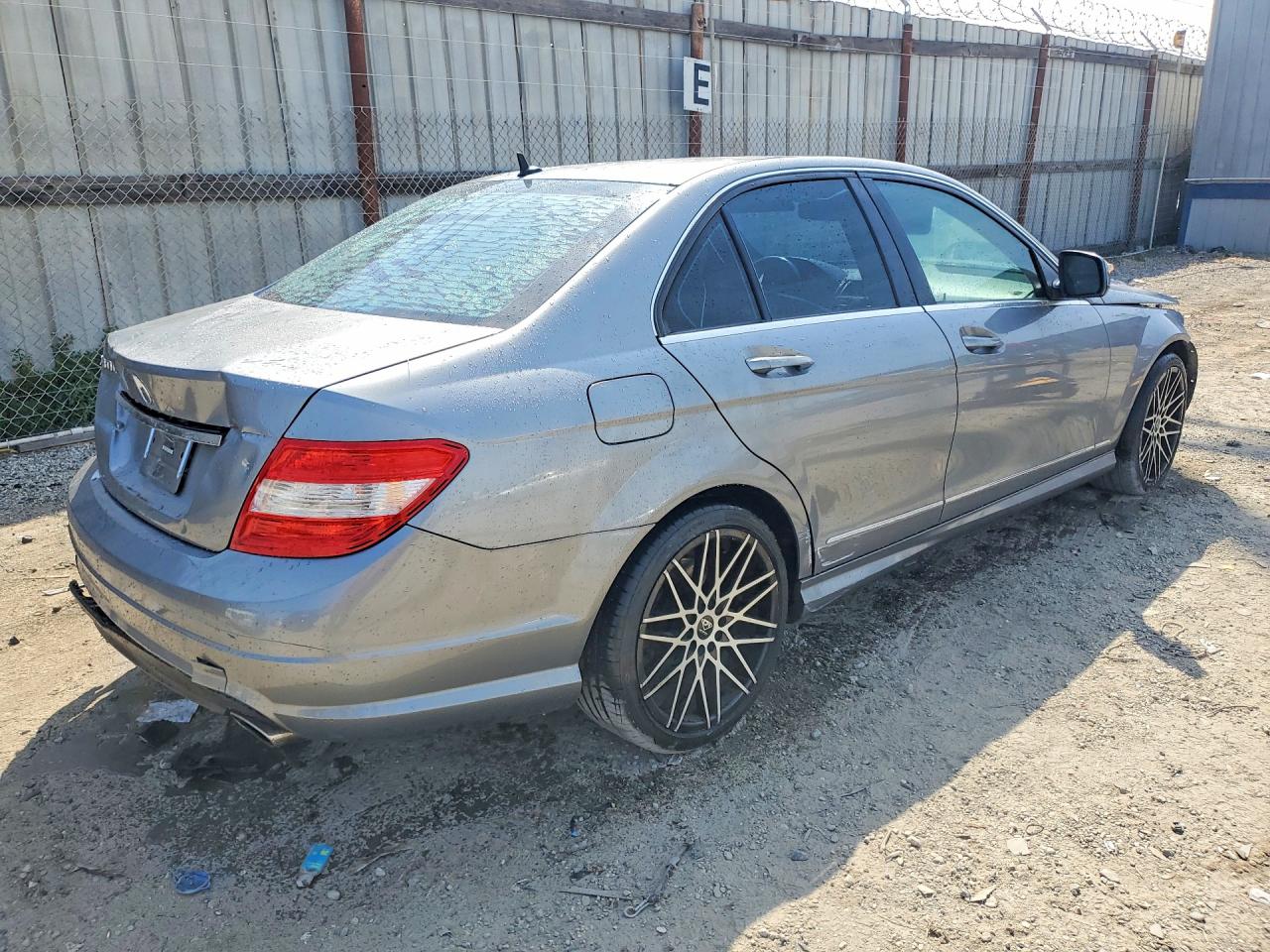2009 Mercedes-benz C 300 Gray vin: WDDGF54X79R057571