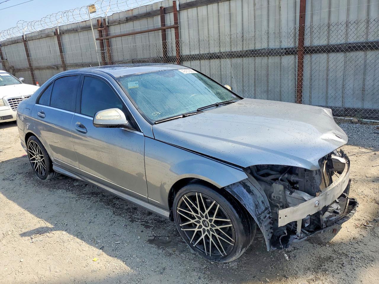 2009 Mercedes-benz C 300 Gray vin: WDDGF54X79R057571