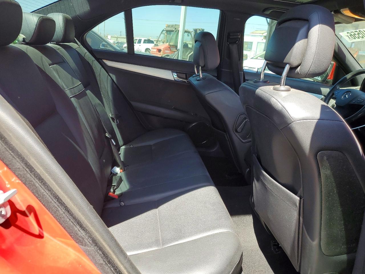 2009 Mercedes-benz C 300 Красный vin: WDDGF54X79R065105