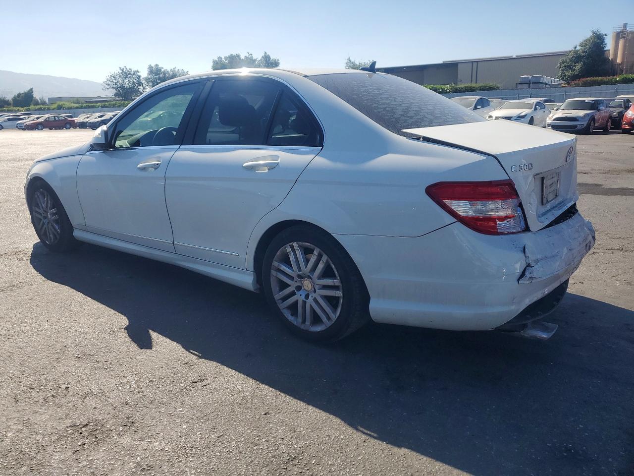 2009 Mercedes-benz C 300 White vin: WDDGF54X79R081322