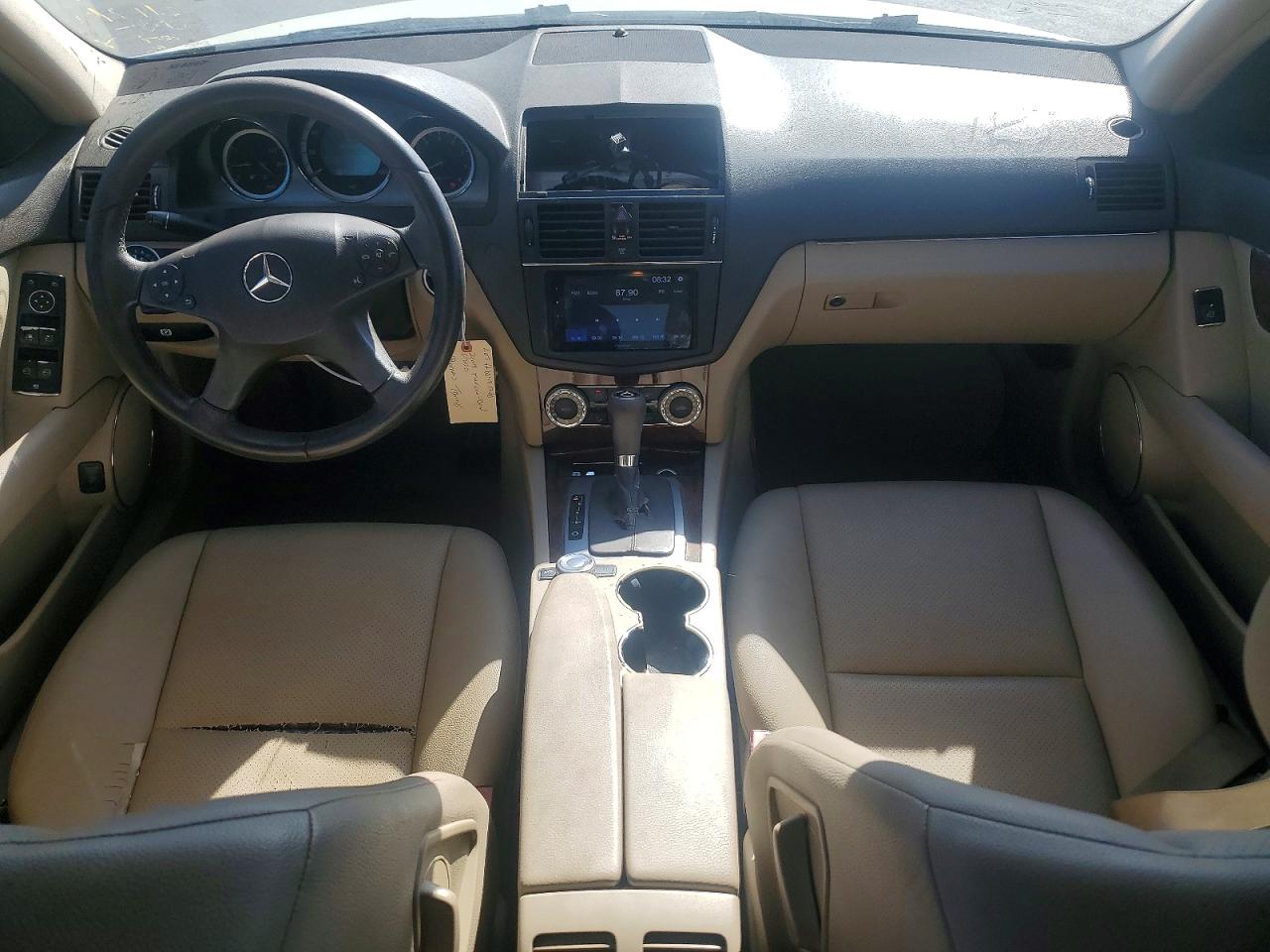 2009 Mercedes-benz C 300 White vin: WDDGF54X79R081322