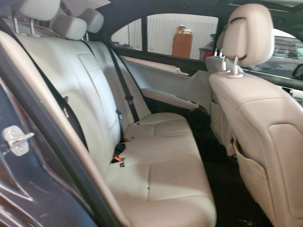2009 Mercedes-benz C 300 Серый vin: WDDGF54X79R082776