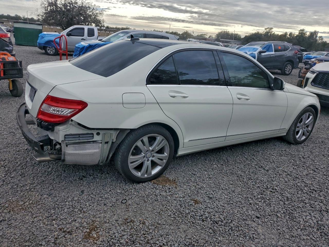 2008 Mercedes-benz C 300 White vin: WDDGF54X88F049138