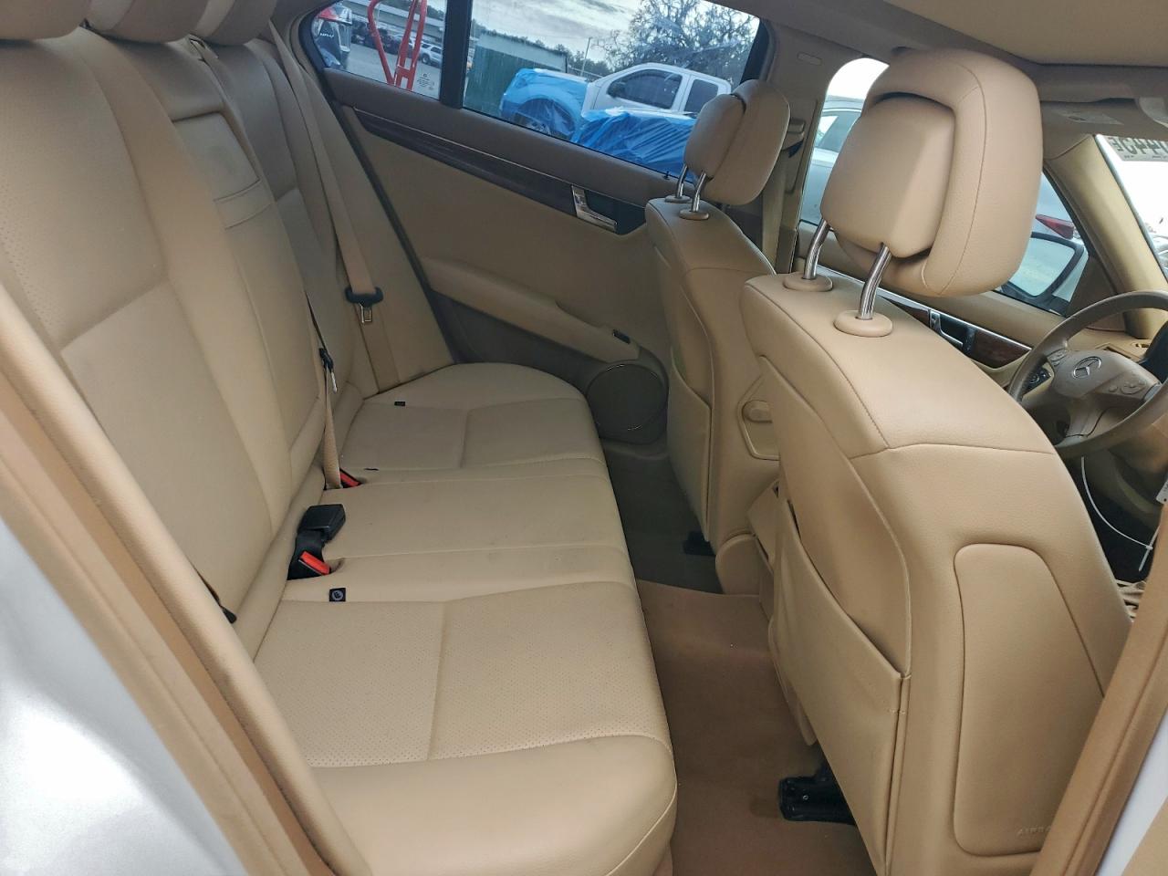 2008 Mercedes-benz C 300 White vin: WDDGF54X88F049138