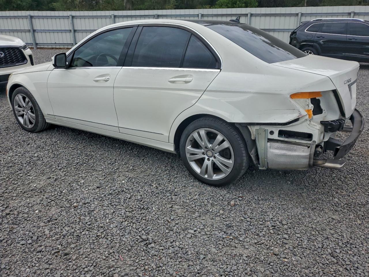 2008 Mercedes-benz C 300 White vin: WDDGF54X88F049138