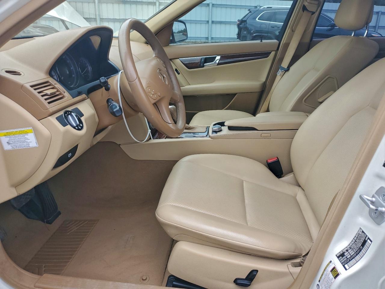 2008 Mercedes-benz C 300 White vin: WDDGF54X88F049138