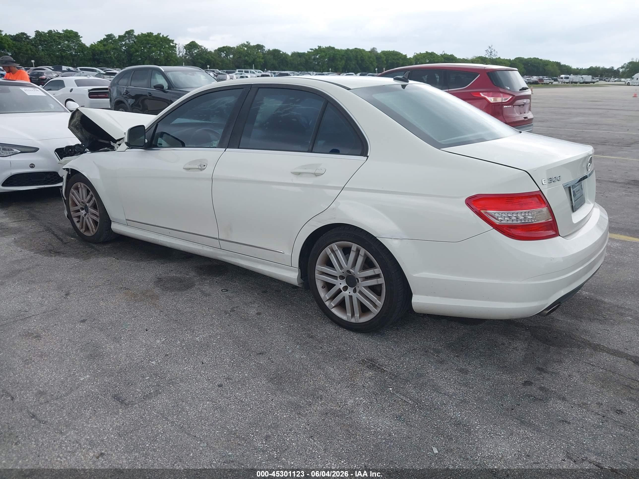 2008 Mercedes-benz C 300 Luxury/sport White vin: WDDGF54X88F069860