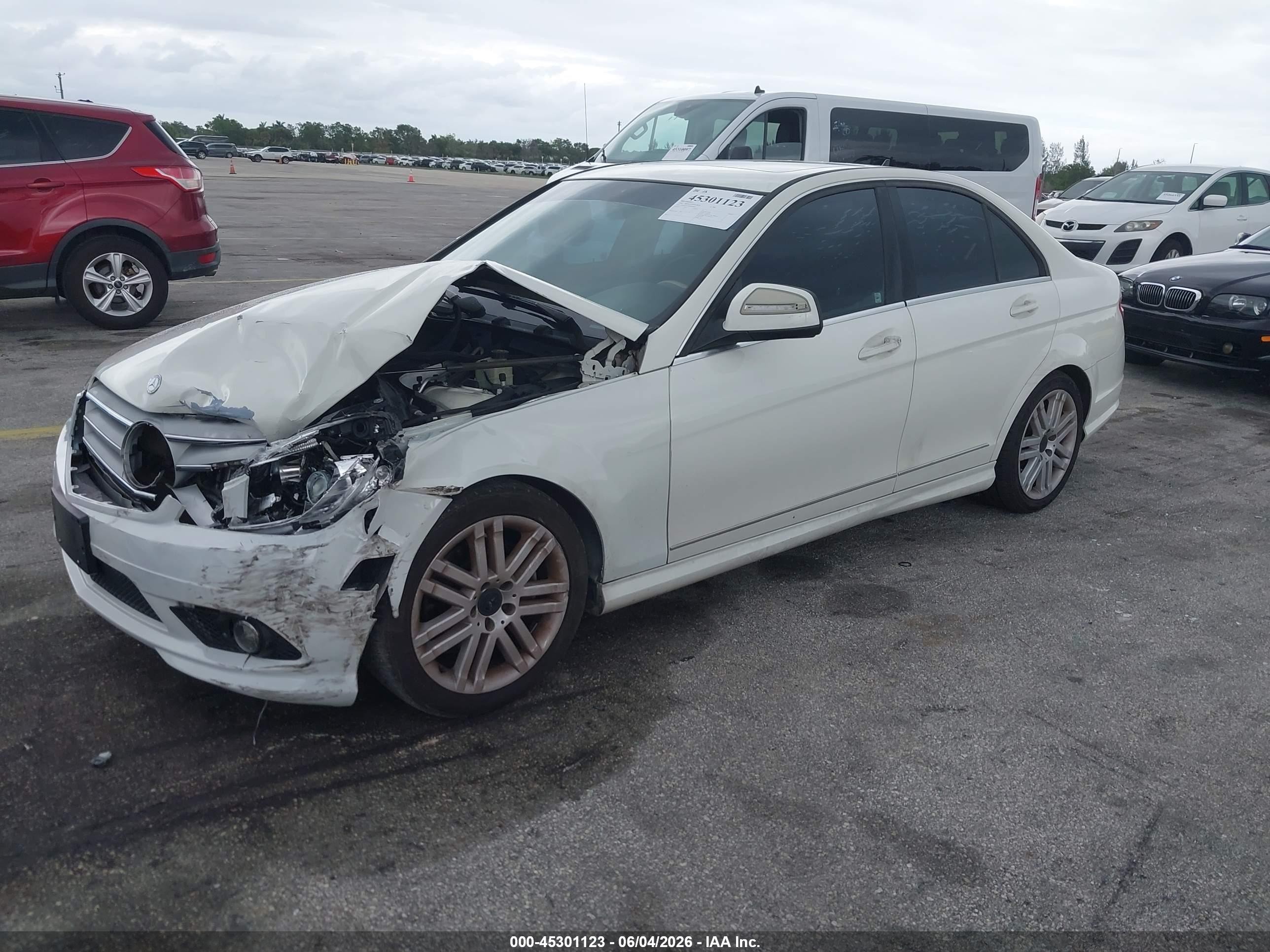 2008 Mercedes-benz C 300 Luxury/sport White vin: WDDGF54X88F069860
