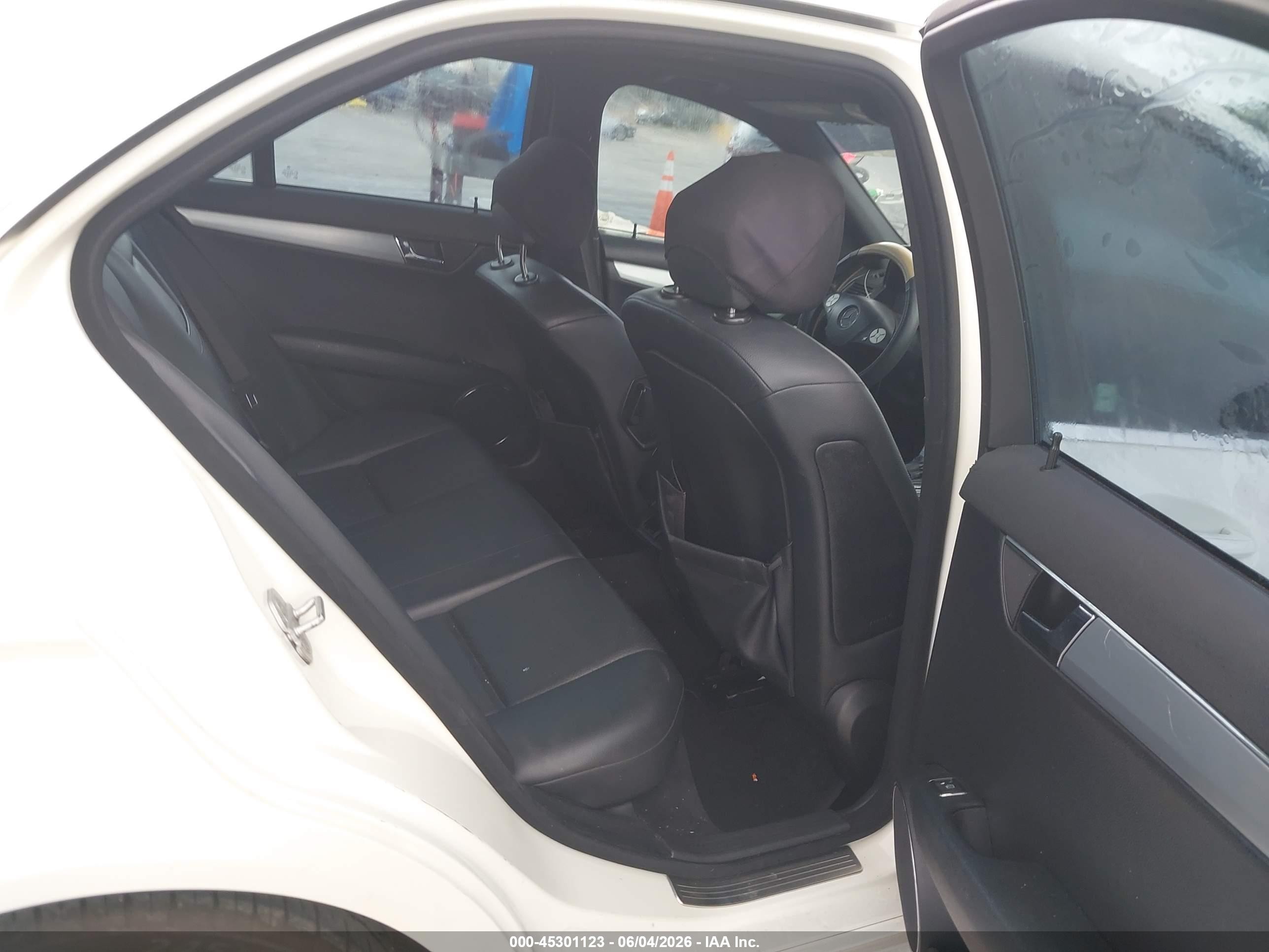 2008 Mercedes-benz C 300 Luxury/sport White vin: WDDGF54X88F069860