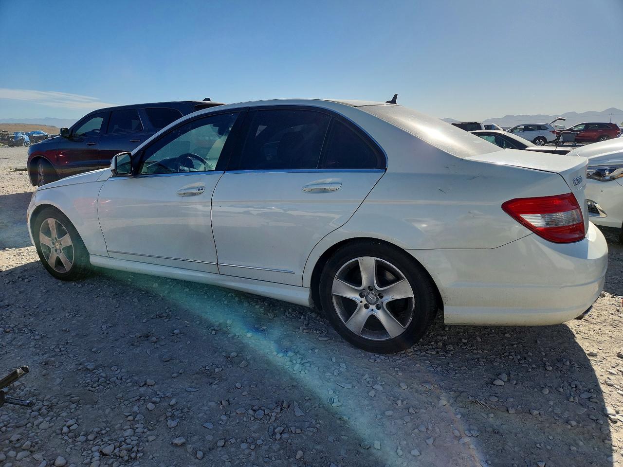 2008 Mercedes-benz C 300 Белый vin: WDDGF54X88F081913