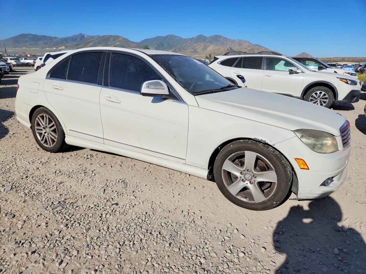 2008 Mercedes-benz C 300 Белый vin: WDDGF54X88F081913