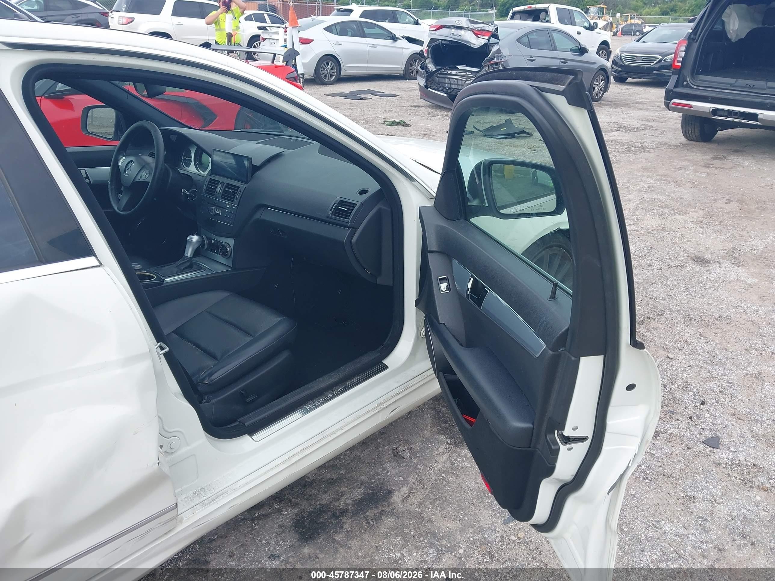 2008 Mercedes-benz C 300 Luxury/sport White vin: WDDGF54X88F183325