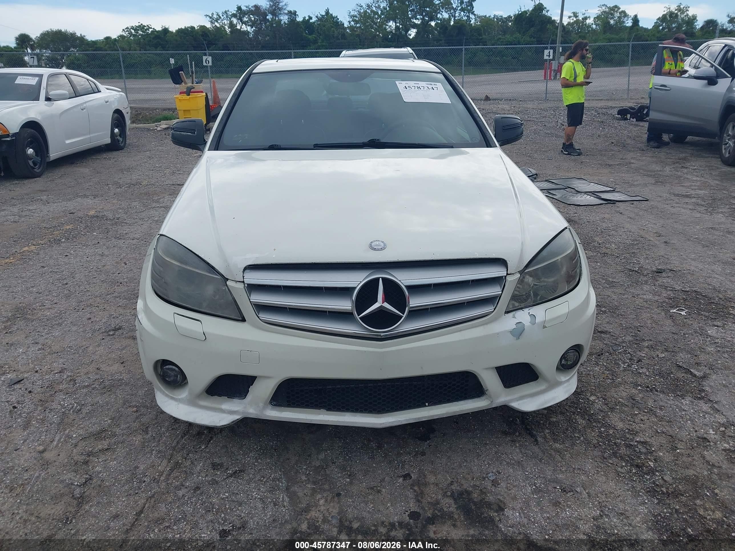 2008 Mercedes-benz C 300 Luxury/sport White vin: WDDGF54X88F183325