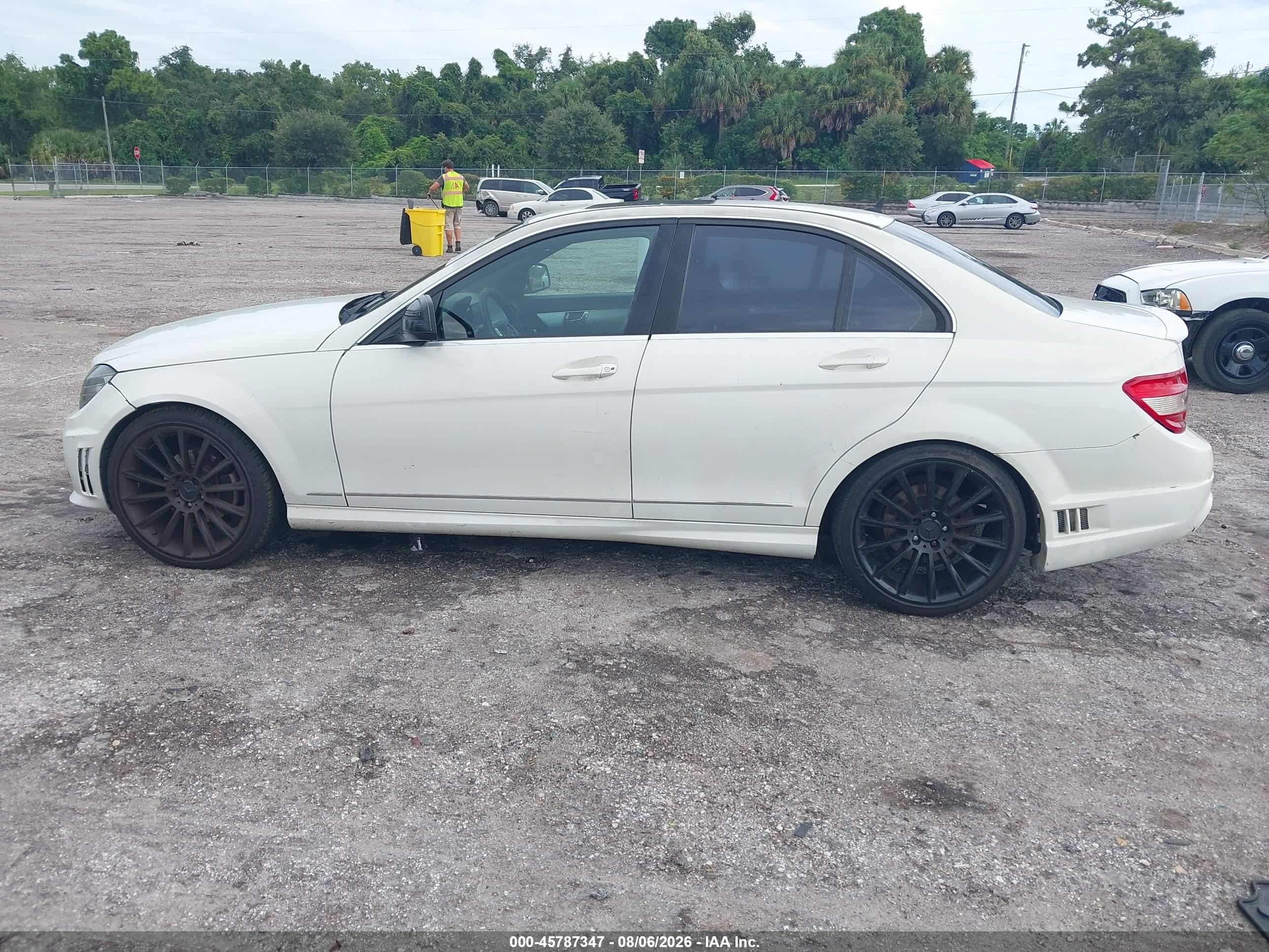 2008 Mercedes-benz C 300 Luxury/sport White vin: WDDGF54X88F183325