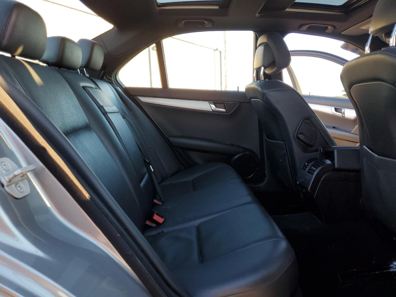 2008 Mercedes-benz C 300 Серебряный vin: WDDGF54X88R015988