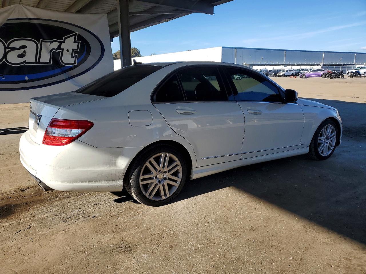 2008 Mercedes-benz C 300 White vin: WDDGF54X88R020205