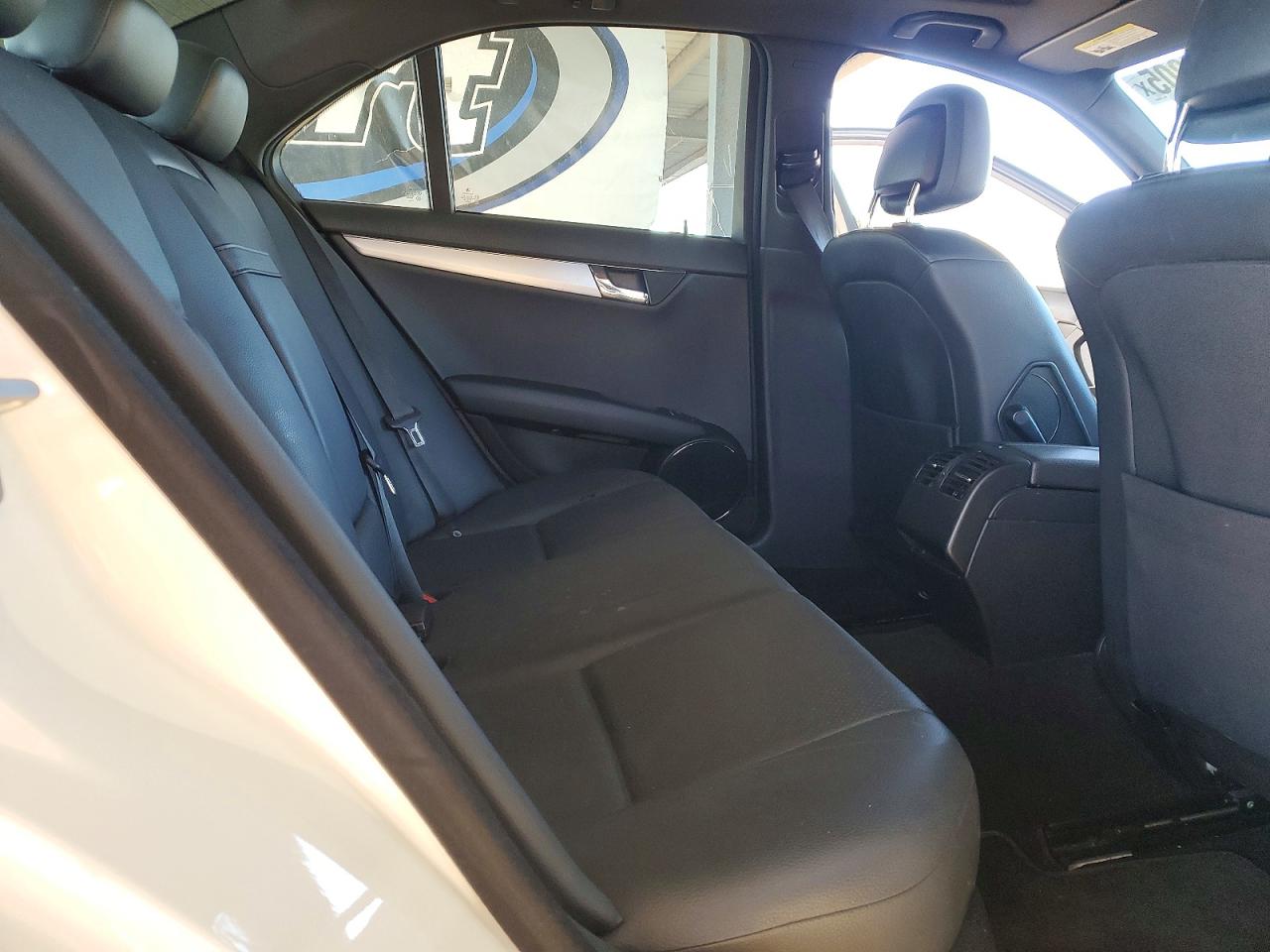 2008 Mercedes-benz C 300 White vin: WDDGF54X88R020205