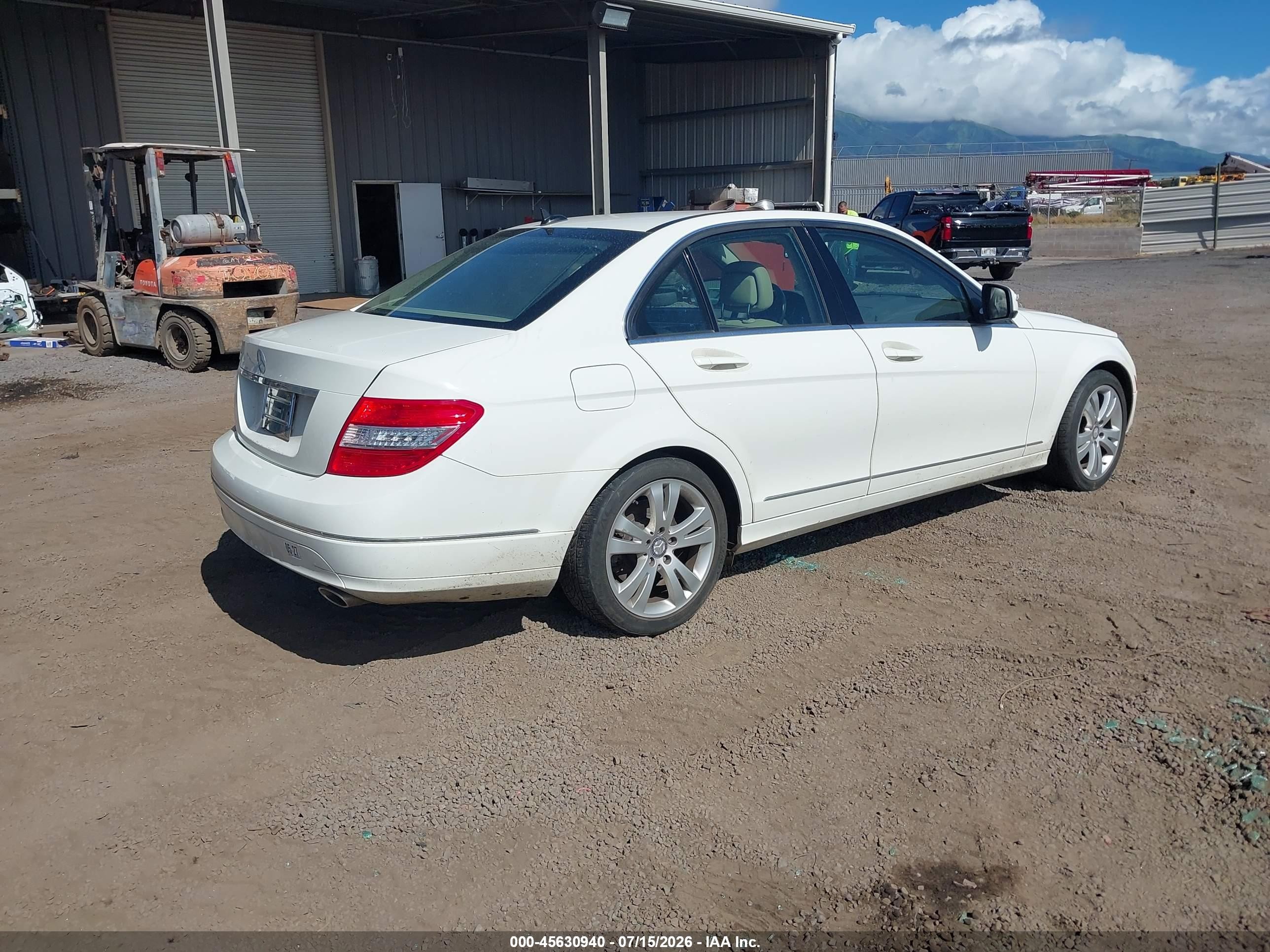 2009 Mercedes-benz C 300 Luxury/sport White vin: WDDGF54X89F218219