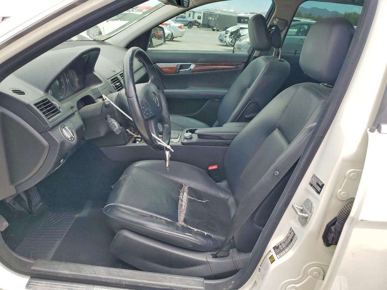 2009 Mercedes-benz C 300 Белый vin: WDDGF54X89F232072