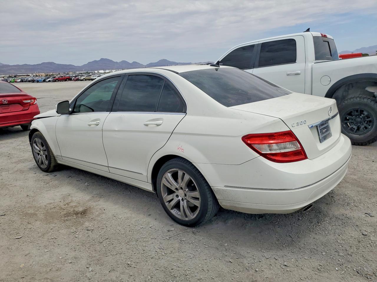 2009 Mercedes-benz C 300 Белый vin: WDDGF54X89F232072