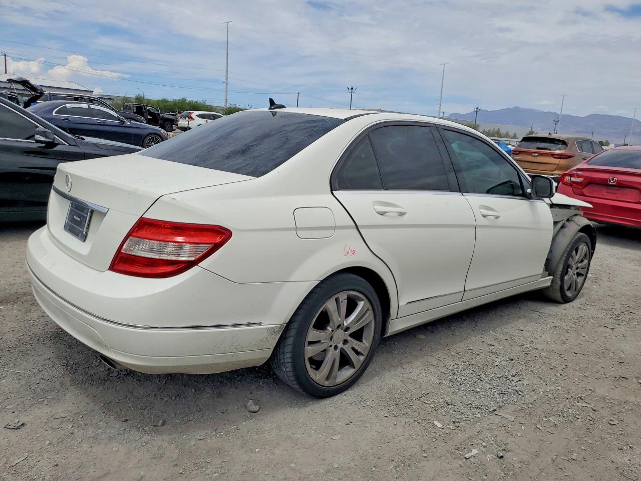 2009 Mercedes-benz C 300 Белый vin: WDDGF54X89F232072