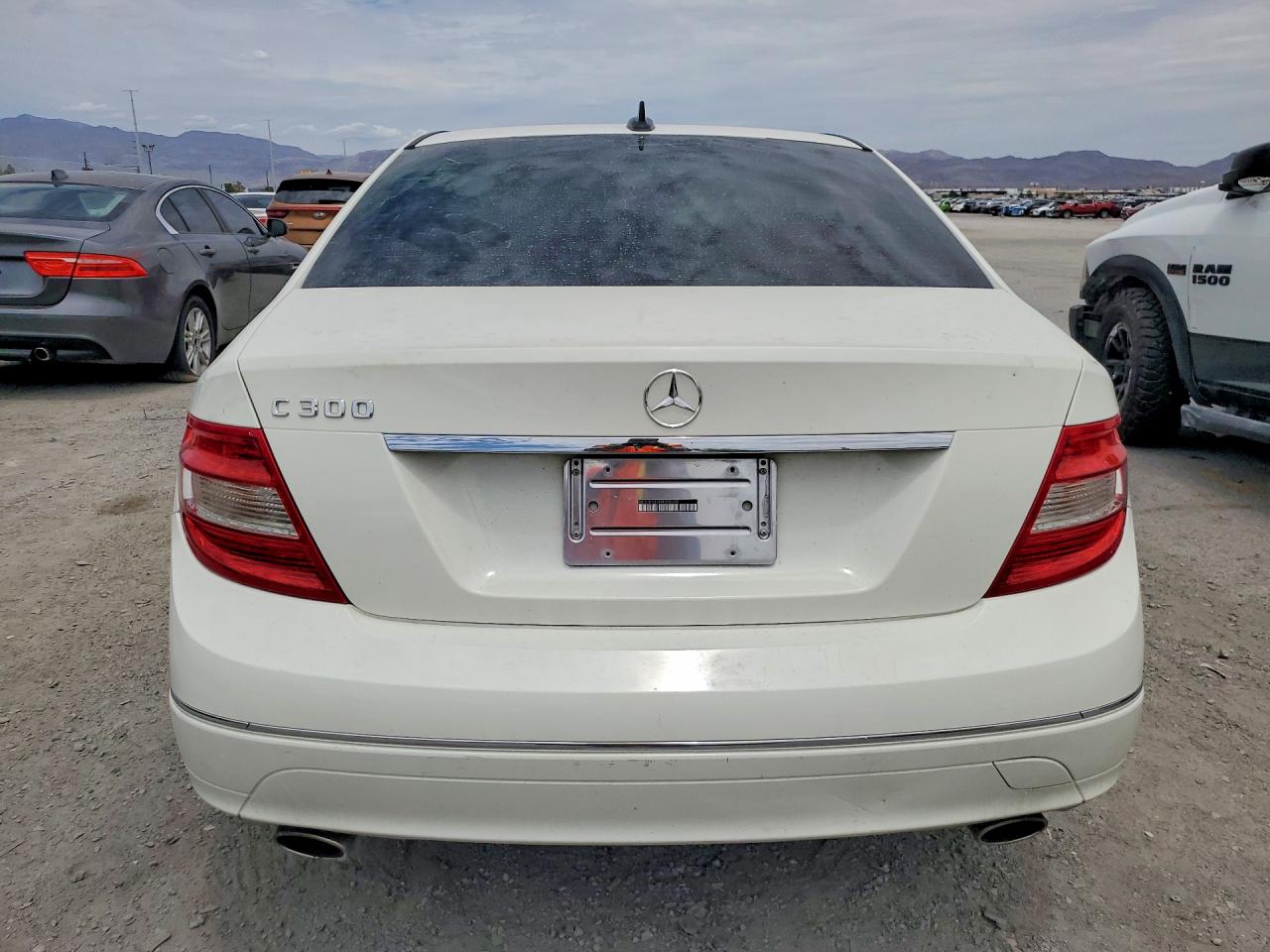 2009 Mercedes-benz C 300 Белый vin: WDDGF54X89F232072