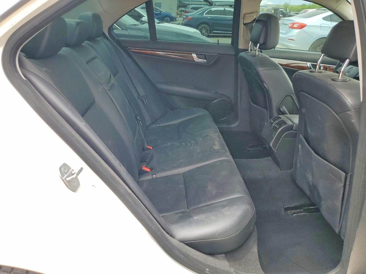 2009 Mercedes-benz C 300 Белый vin: WDDGF54X89F232072