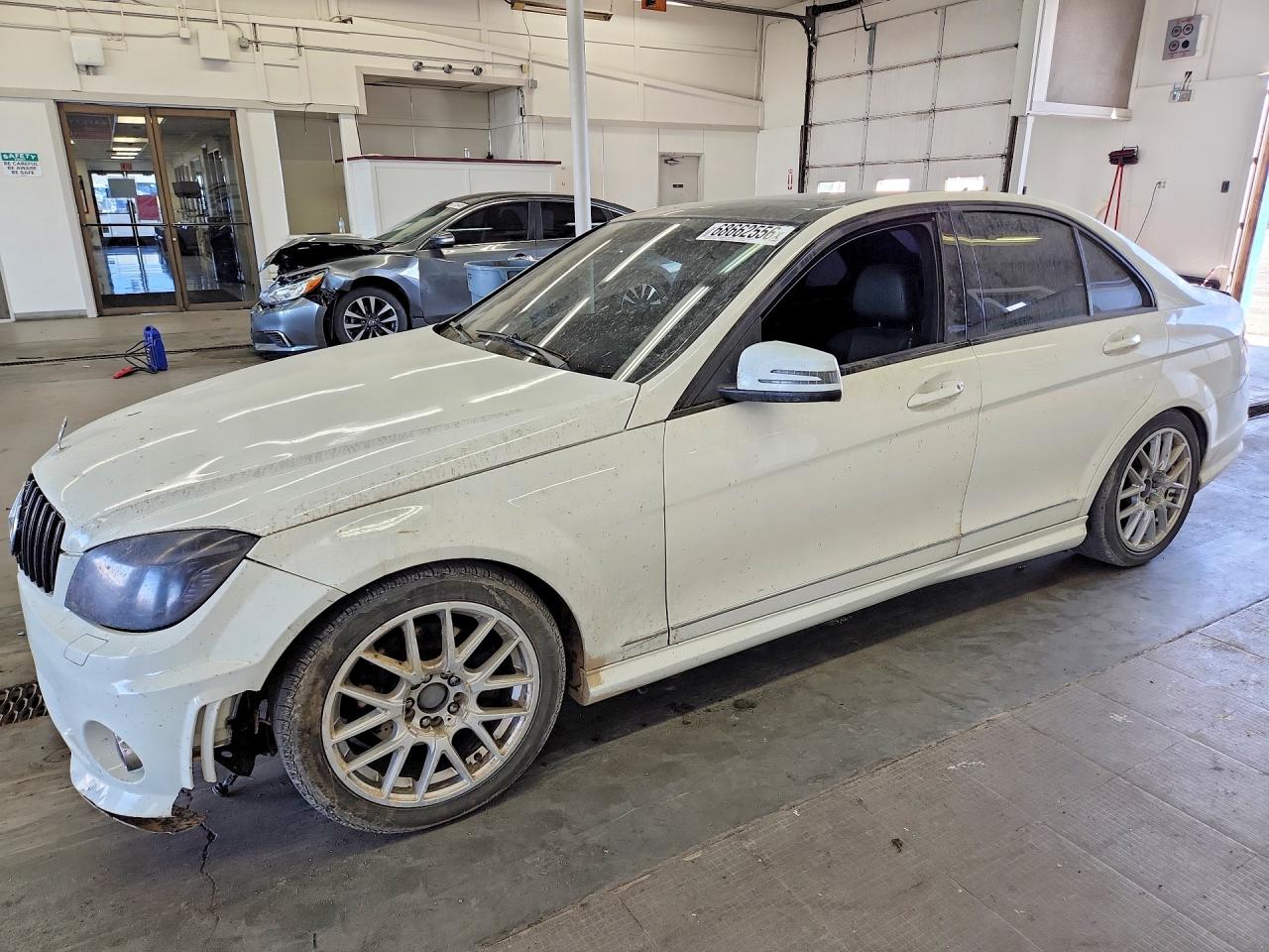 2009 Mercedes-benz C 300 Белый vin: WDDGF54X89F244562
