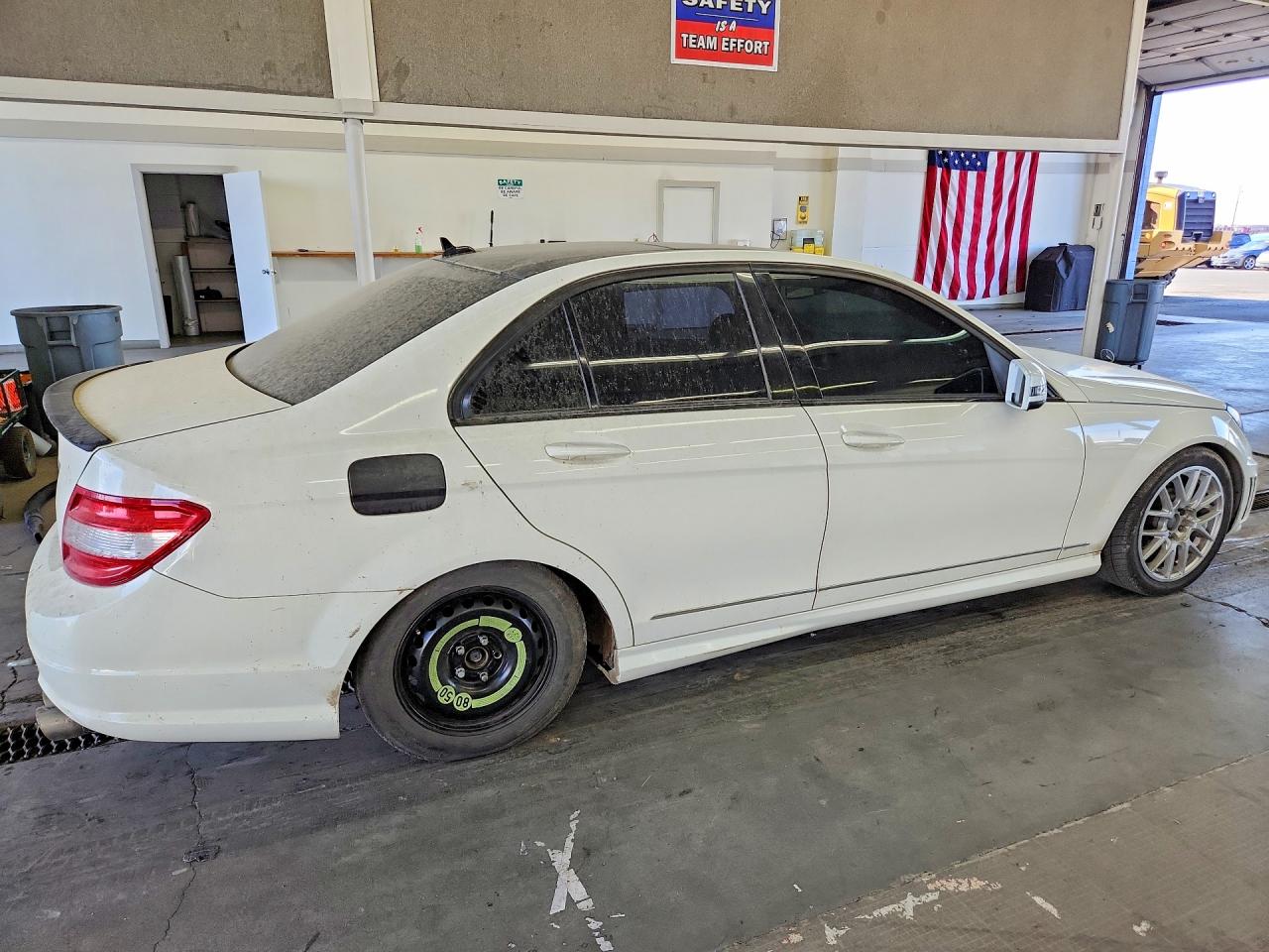 2009 Mercedes-benz C 300 White vin: WDDGF54X89F244562