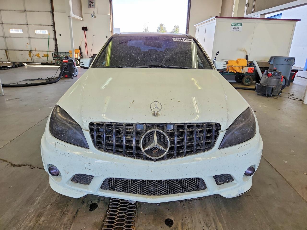 2009 Mercedes-benz C 300 White vin: WDDGF54X89F244562