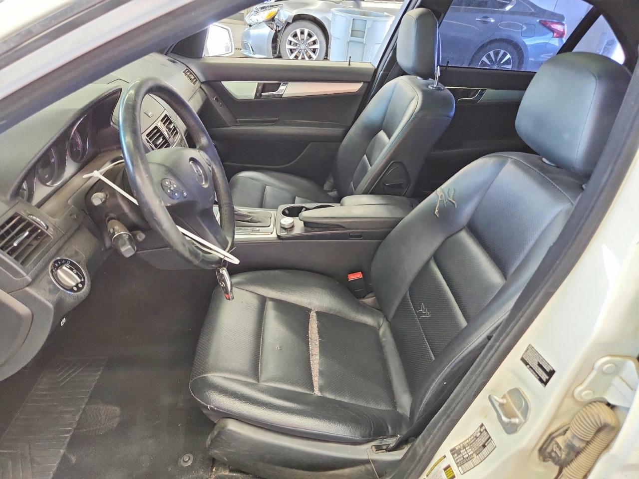 2009 Mercedes-benz C 300 White vin: WDDGF54X89F244562