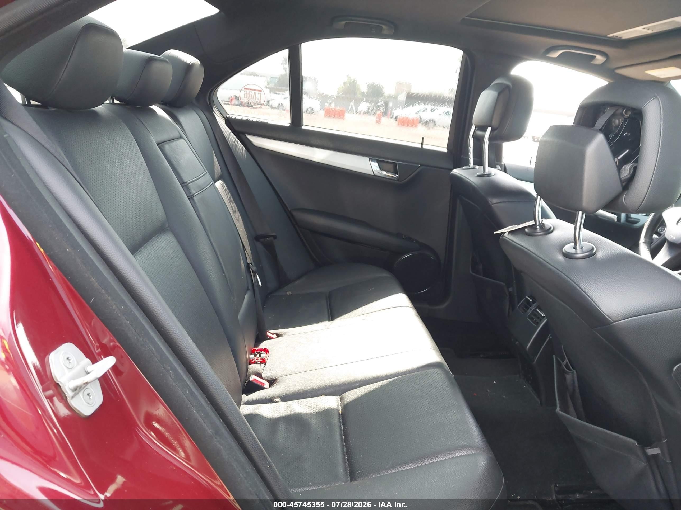 2009 Mercedes-benz C 300 Luxury/sport Red vin: WDDGF54X89R049155