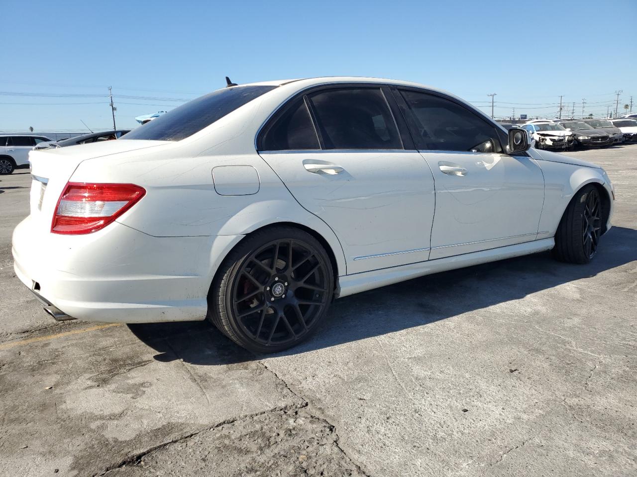 2009 Mercedes-benz C 300 White vin: WDDGF54X89R051665