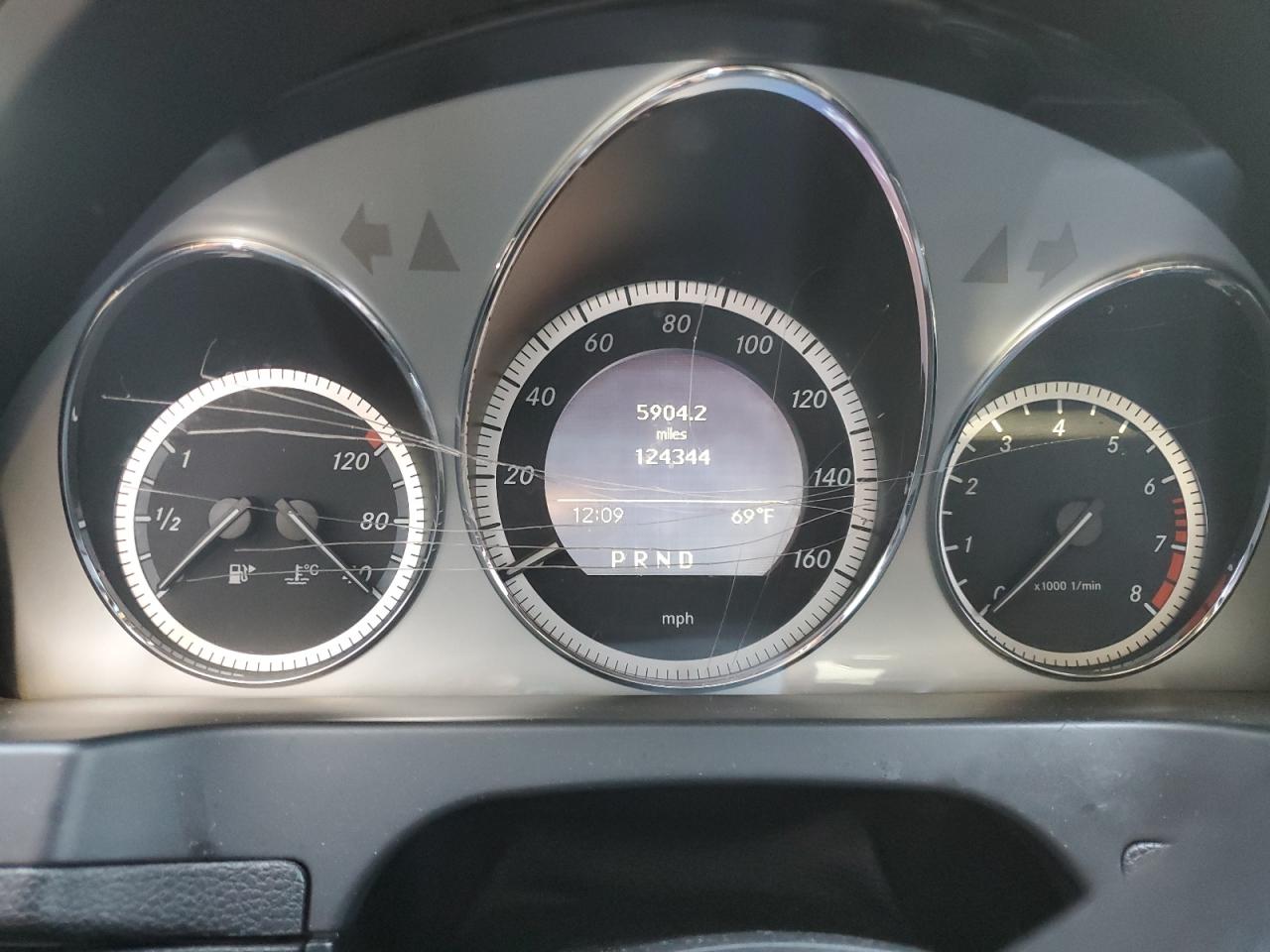 2009 Mercedes-benz C 300 White vin: WDDGF54X89R051665