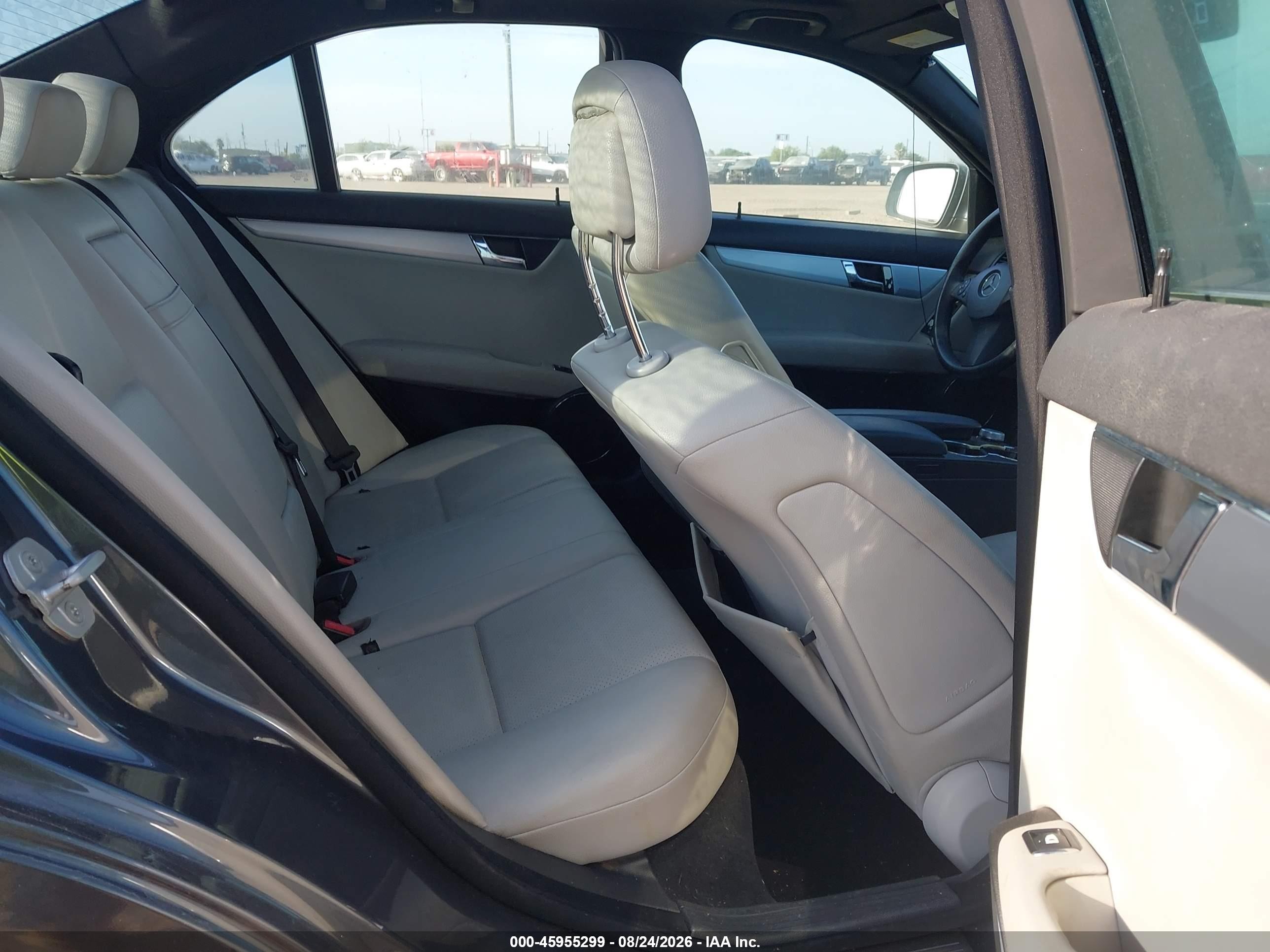 2009 Mercedes-benz C 300 Luxury/sport Gray vin: WDDGF54X89R062231