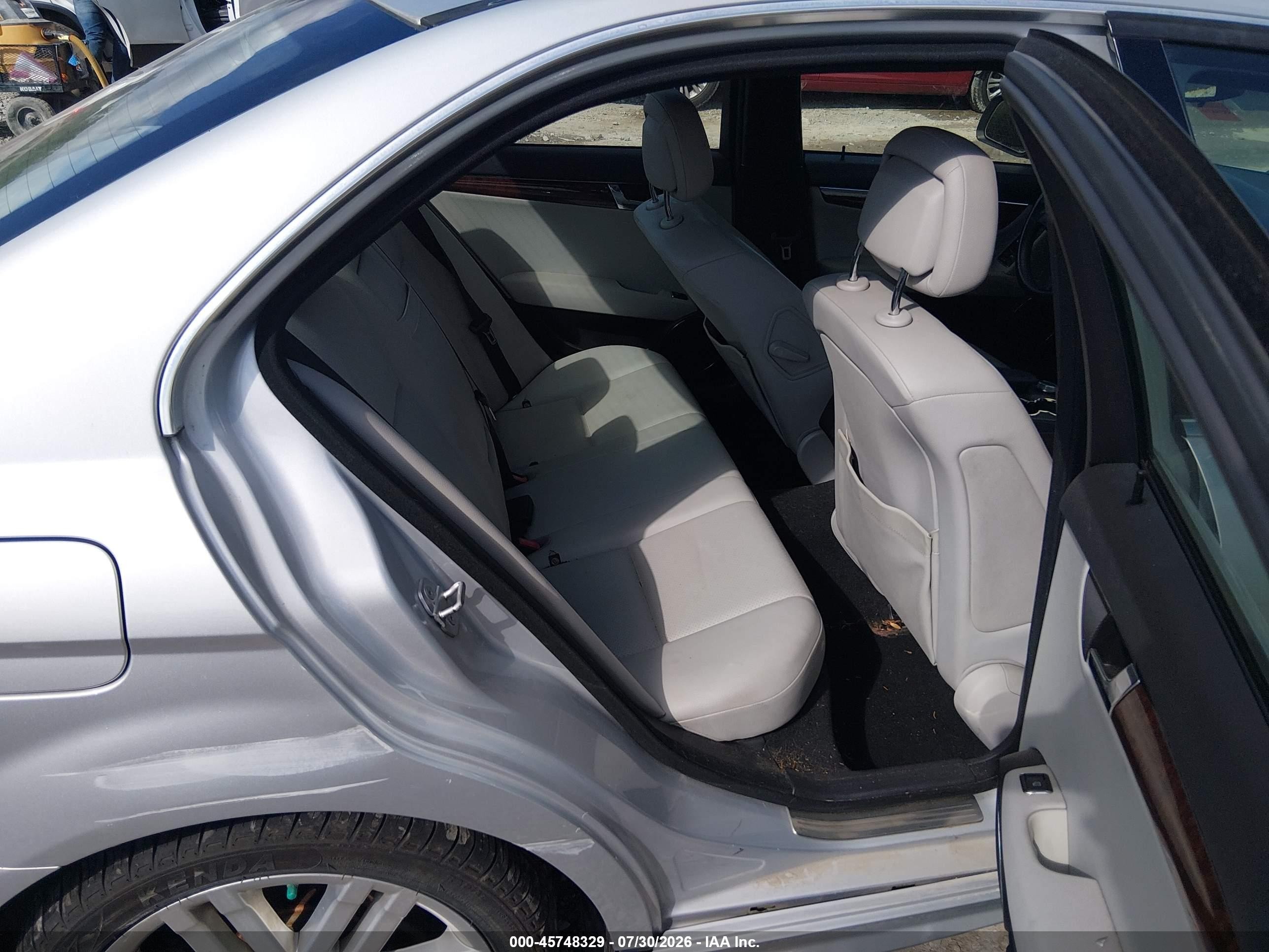 2009 Mercedes-benz C 300 Luxury/sport Silver vin: WDDGF54X89R079899