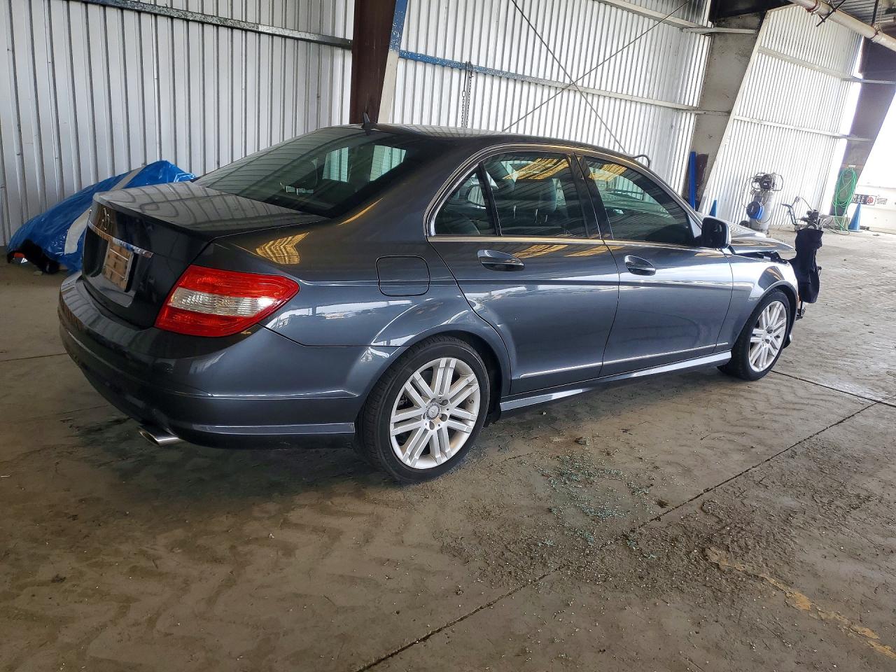 2009 Mercedes-benz C 300 Gray vin: WDDGF54X89R083211