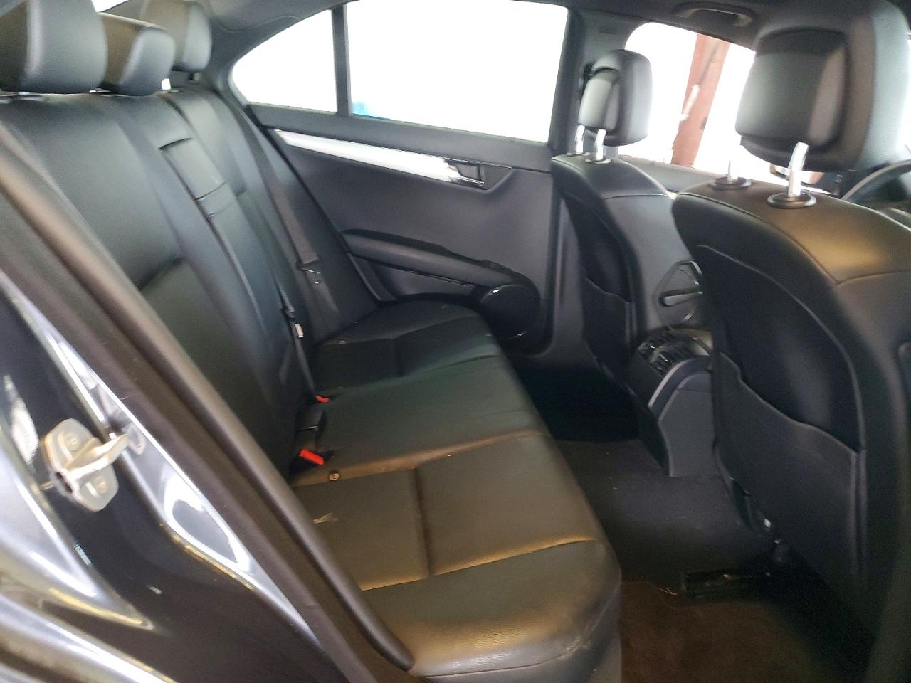 2009 Mercedes-benz C 300 Gray vin: WDDGF54X89R083211