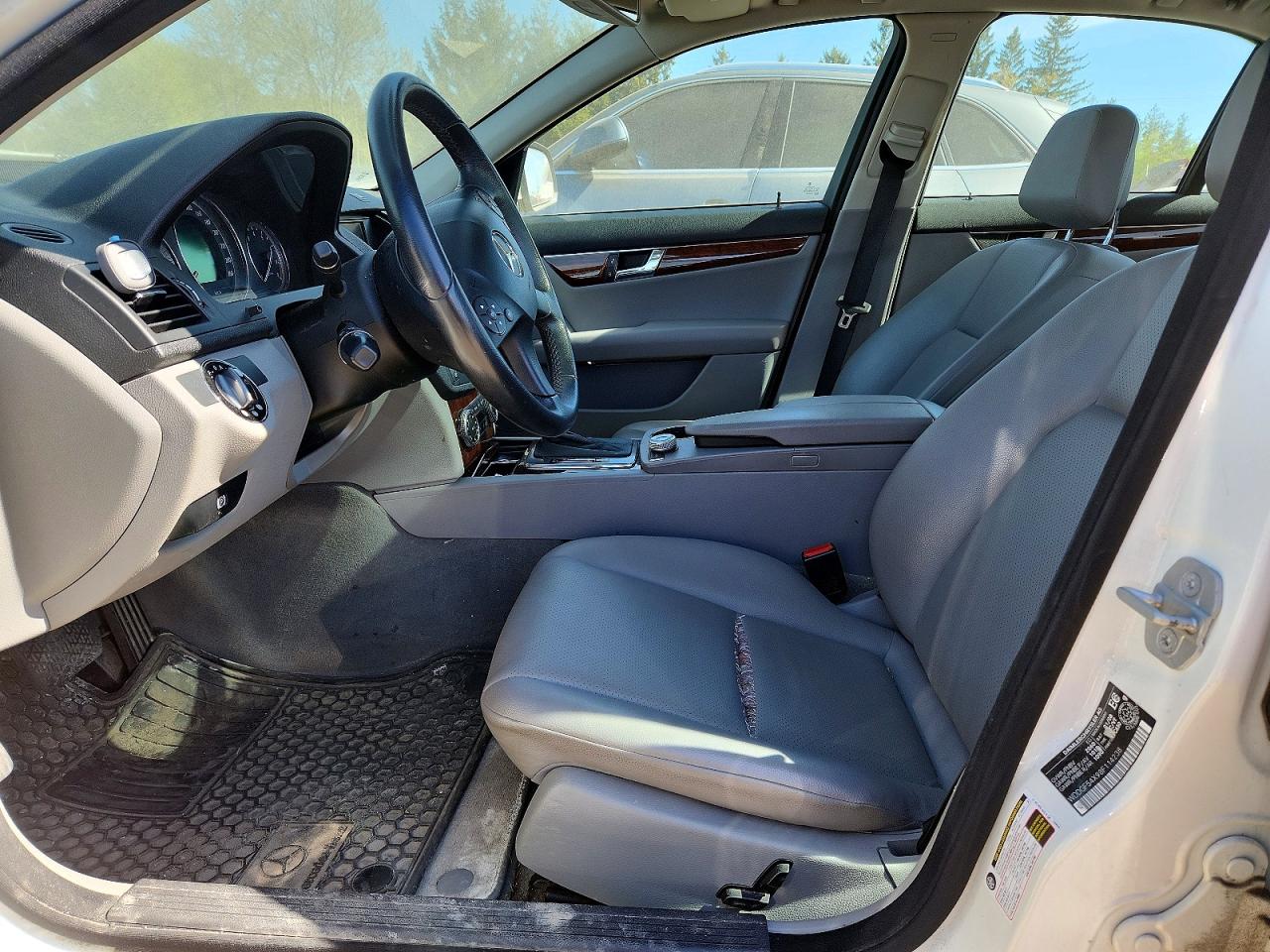 2008 Mercedes-benz C 300 Белый vin: WDDGF54X98F114238