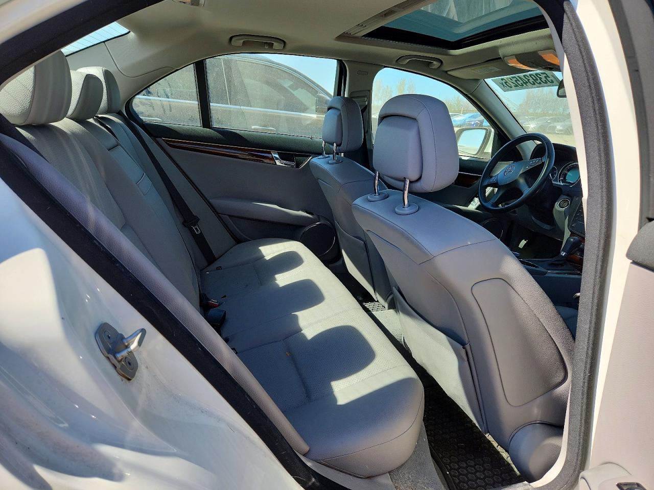 2008 Mercedes-benz C 300 Белый vin: WDDGF54X98F114238