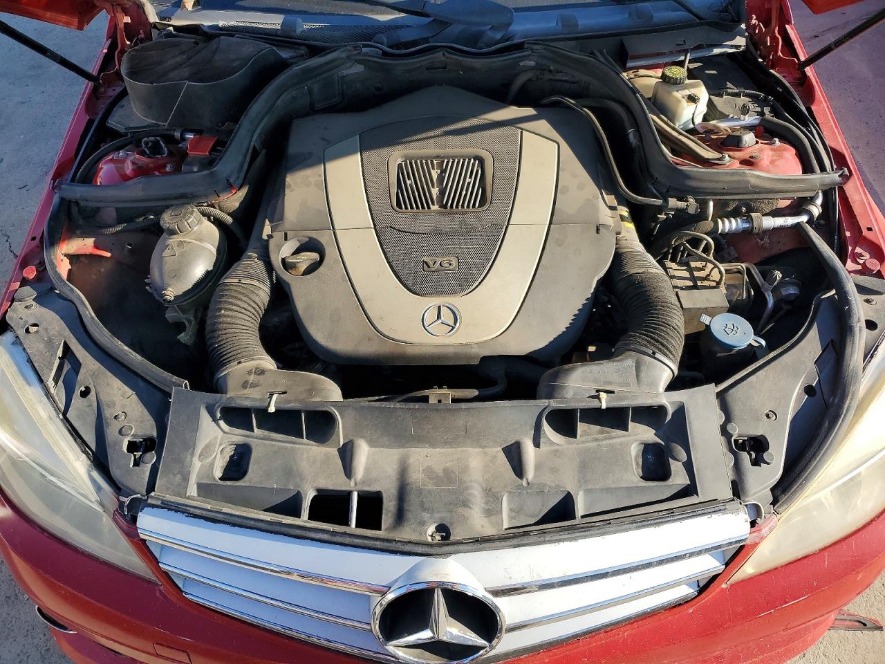 2008 Mercedes-benz C 300 Red vin: WDDGF54X98F121058