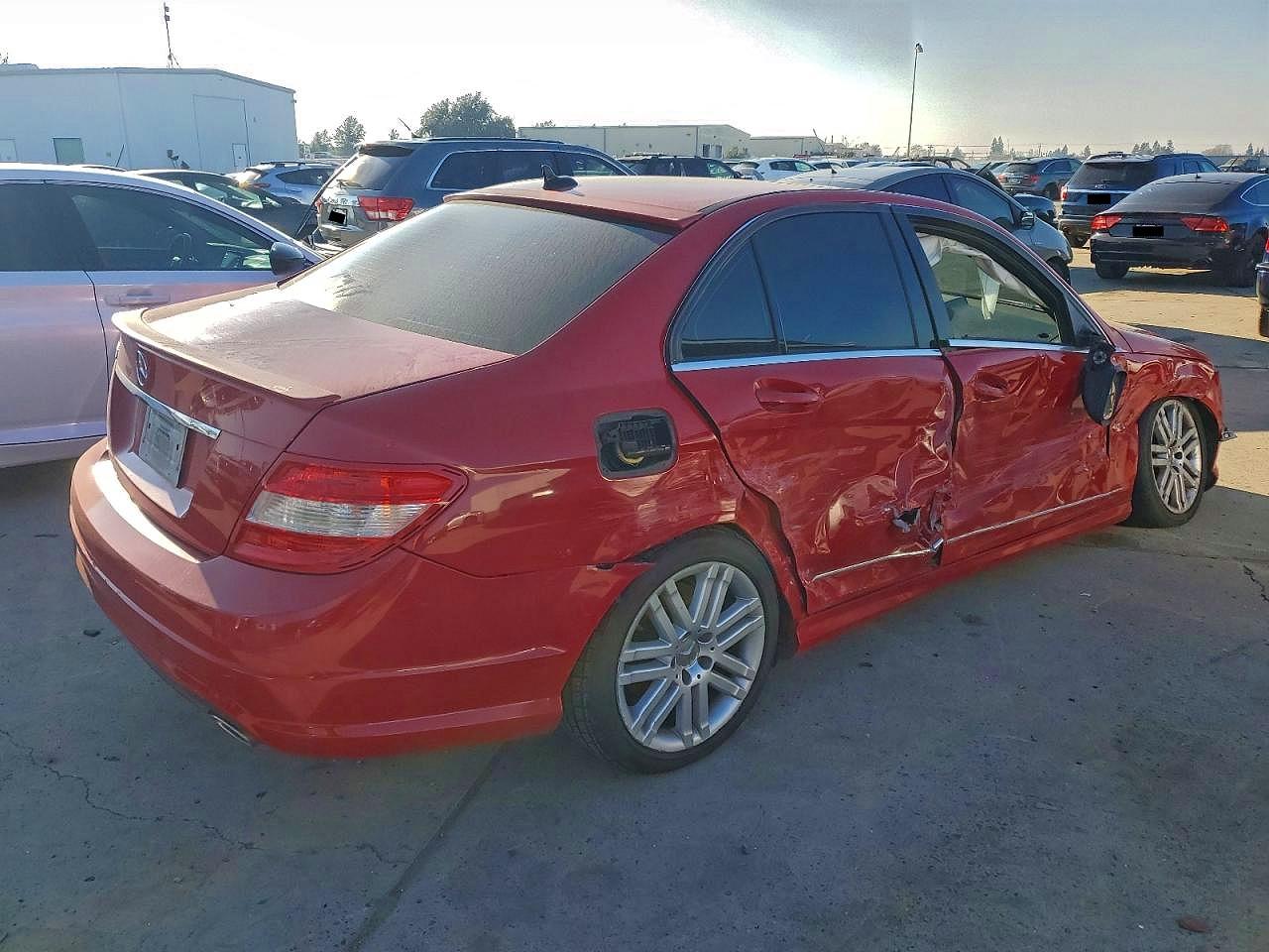 2008 Mercedes-benz C 300 Red vin: WDDGF54X98F121058