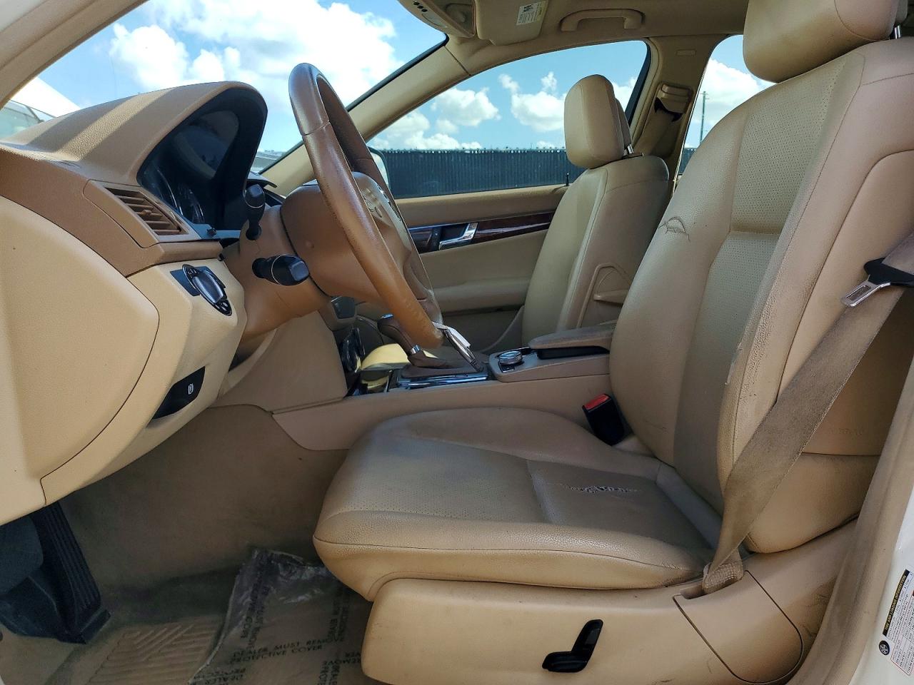 2008 Mercedes-benz C 300 Белый vin: WDDGF54X98F126860