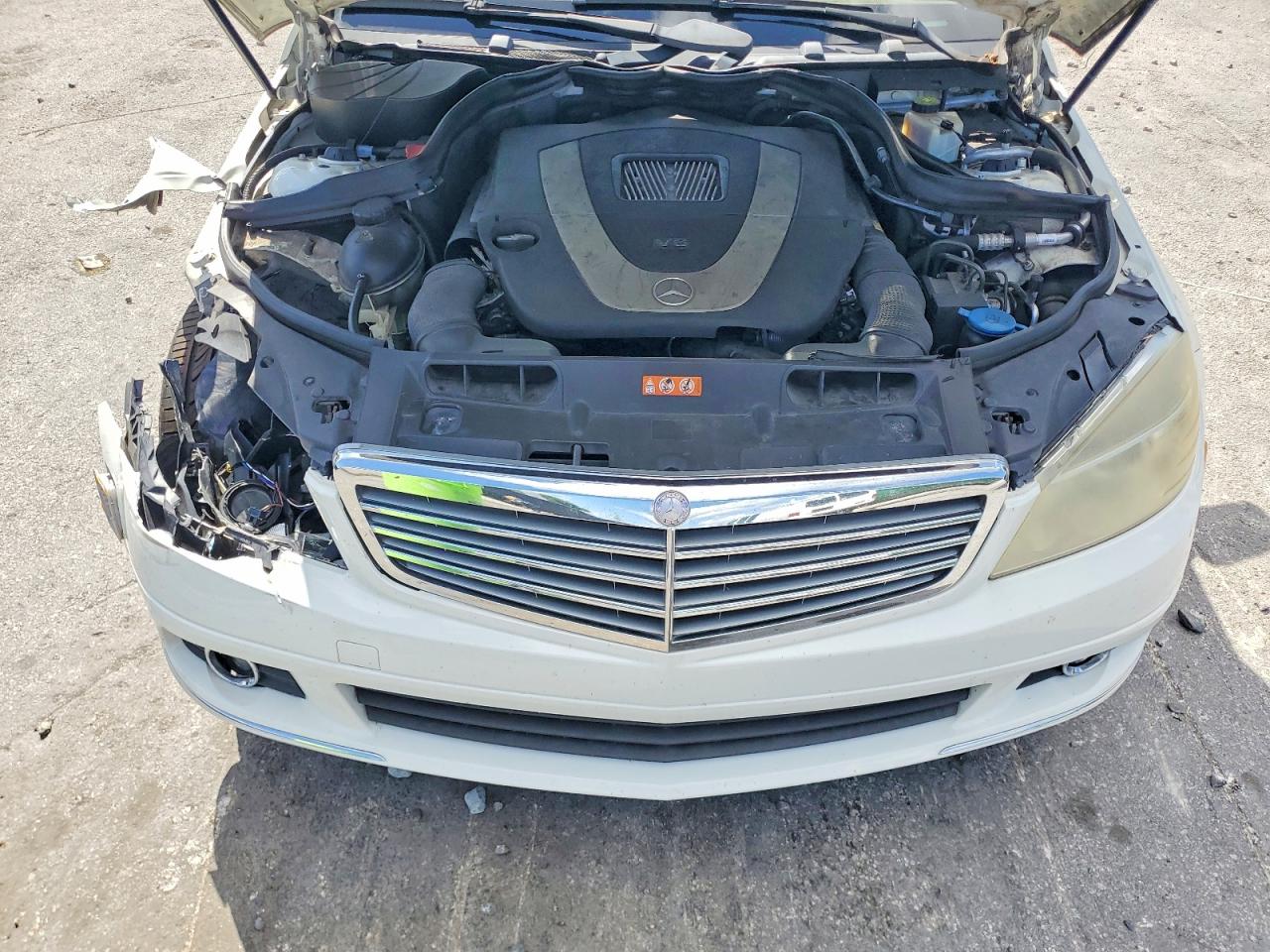 2008 Mercedes-benz C 300 Белый vin: WDDGF54X98F126860