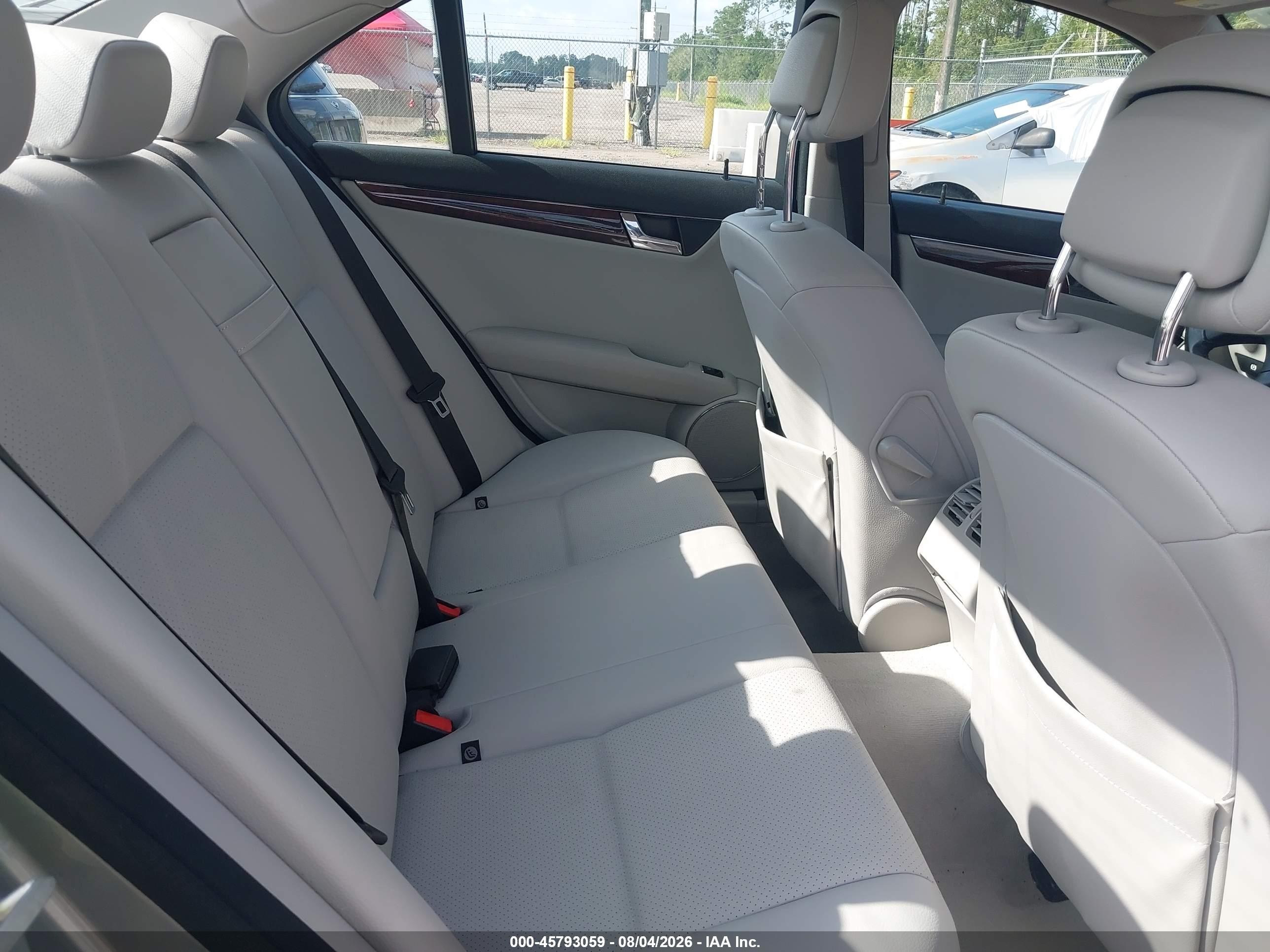 2009 Mercedes-benz C 300 Luxury/sport Silver vin: WDDGF54X99F216186